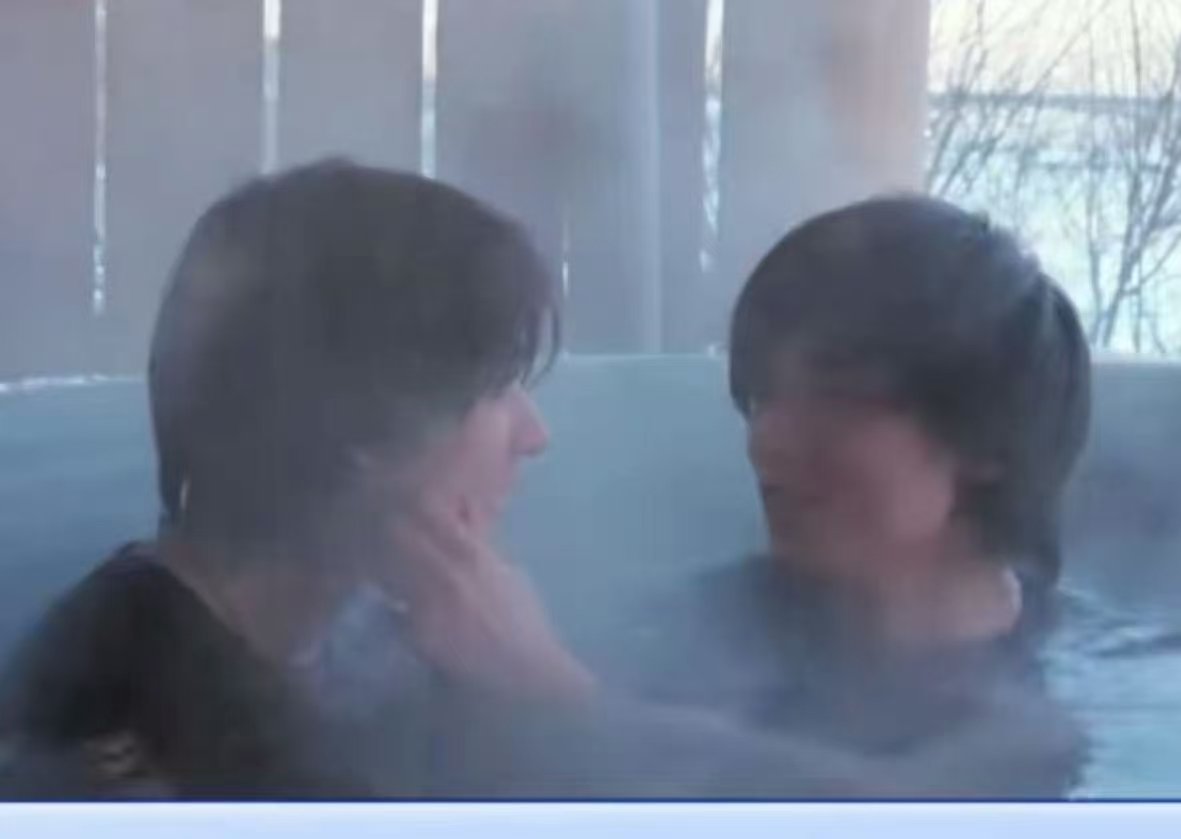 宋亚轩贺峻霖一起泡温泉宋亚轩贺峻霖泡温泉 宋亚轩贺峻霖泡温泉啦 