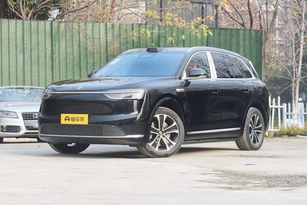 了解的人都知道，问界搭载的鸿蒙车机，这套系统是我用过最顺手的车机系统，没有之一。