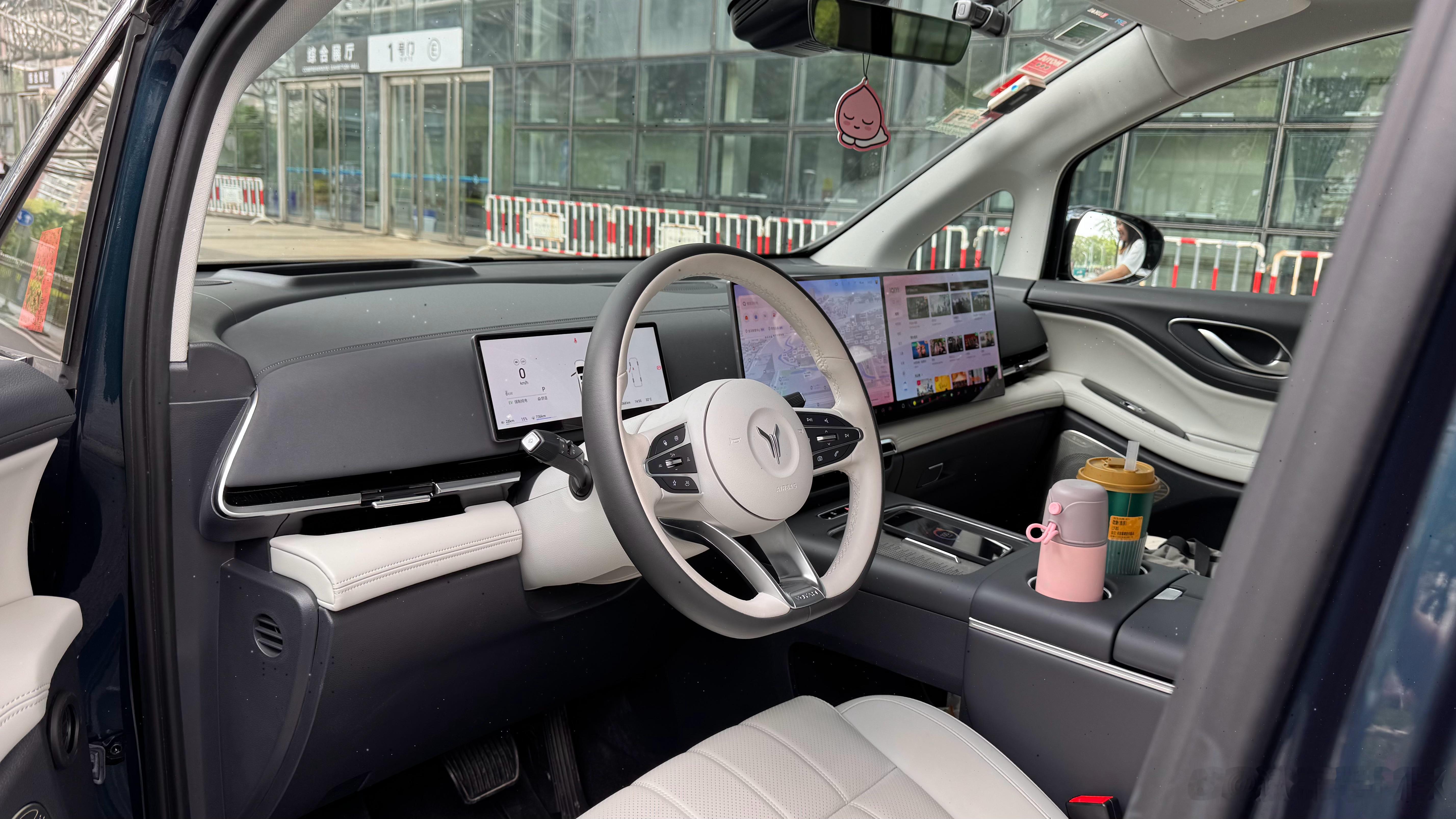 买回来迄今一年半，哪怕今日MPV琳琅满目但我仍旧认为梦想家，是这级别最适合我的M