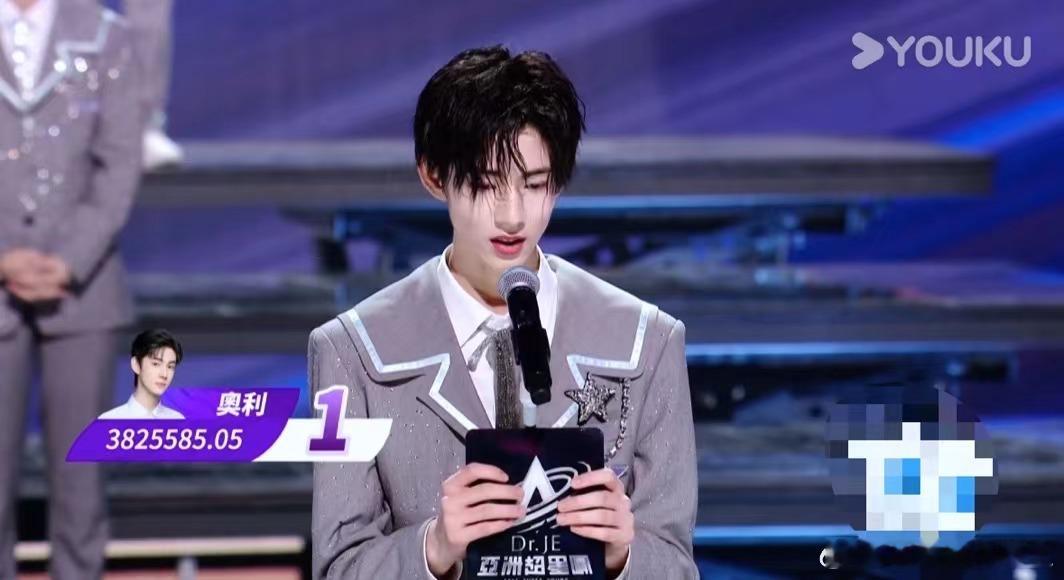 #奥利C位成团出道#恭喜奥利今晚在亚超c位出道！咱就是说还有比这更完美的18岁礼