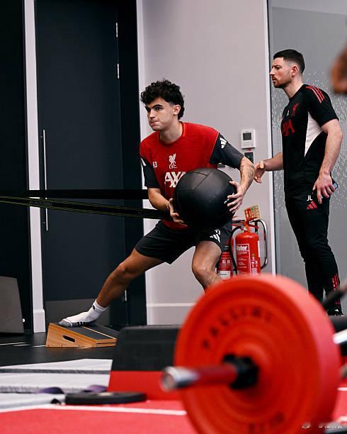 英超冬窗转会 英超各队被遗忘之人，其中有一些老大难问题待解决，钉子户啊！冬窗是不