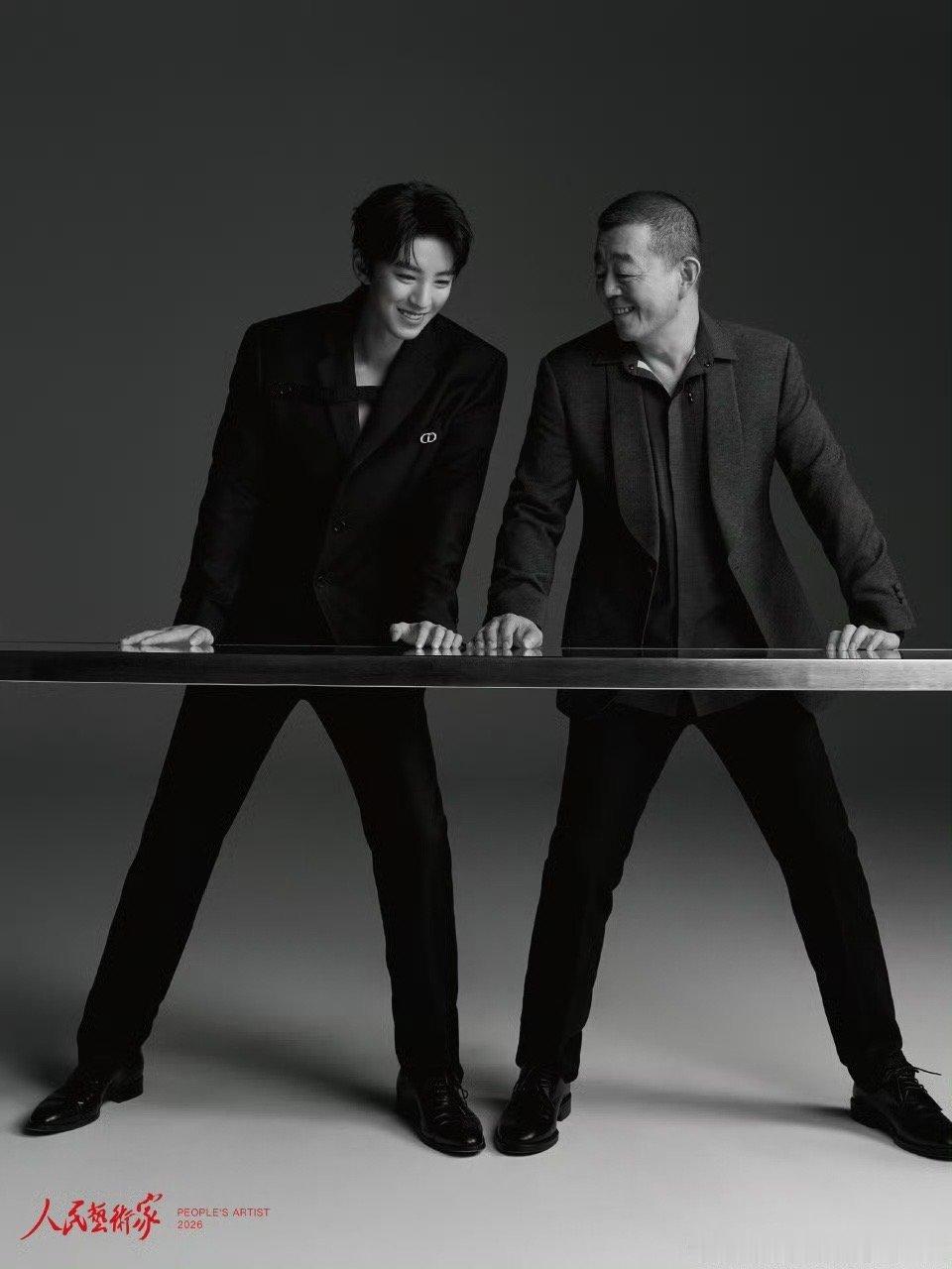 王俊凯人民艺术家大片王俊凯与顾长卫同框拍摄《人民艺术家》大片，每一帧都自带电影质