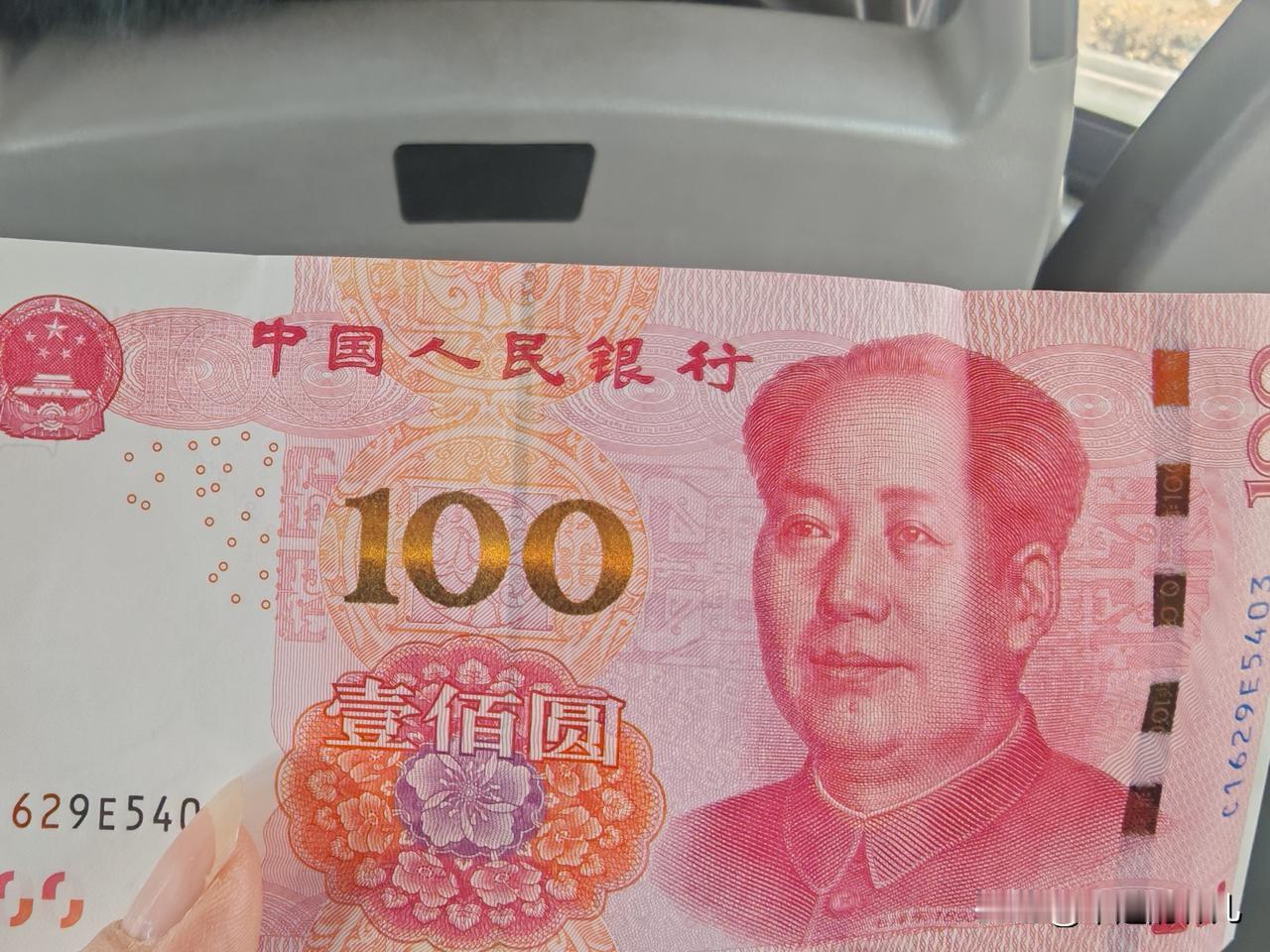 今年过年不能穿红么？
传红会怎样？