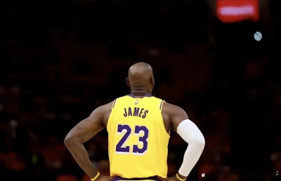 北京时间4月25日，知名经纪人里奇-保罗在参加播客节目时表示，湖人应该为詹姆斯在