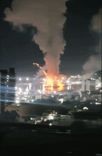 马杜罗夫妇最新消息：
1，美国将起诉马杜罗！
2，俄罗斯表态要求美国澄清关于抓捕