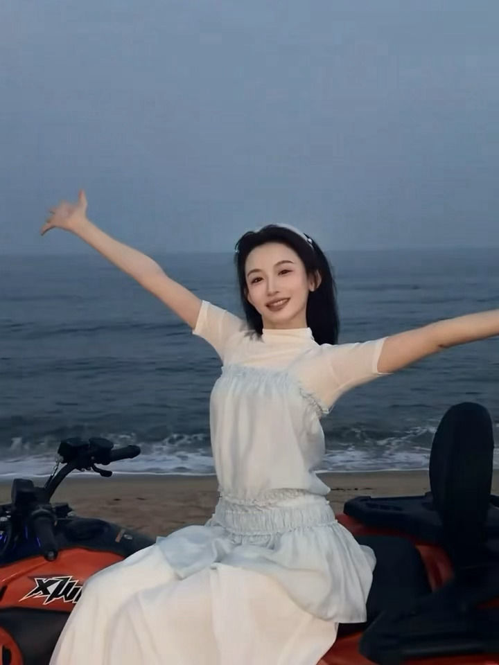看着你的笑 我好像就足够知许不许给韩雨彤拍美了 看海 