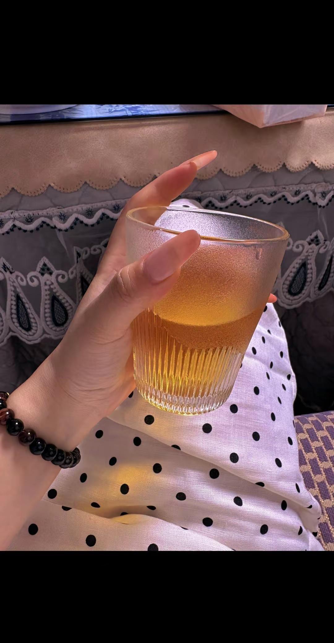酒量是差的，爱喝是假的，只有氛围是真的！若没一点爱好、拿什么治愈这个疲惫又琐碎的