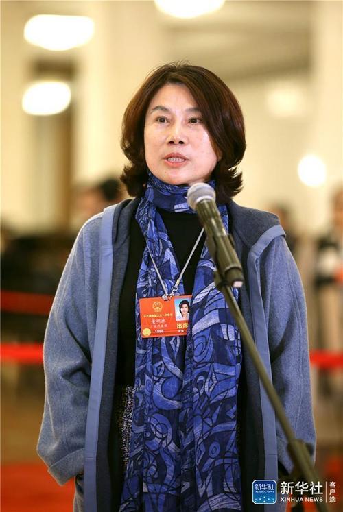 女王的独特思维与大国情怀

       董明珠8年豪赌，格力啃下“工业硬骨头”