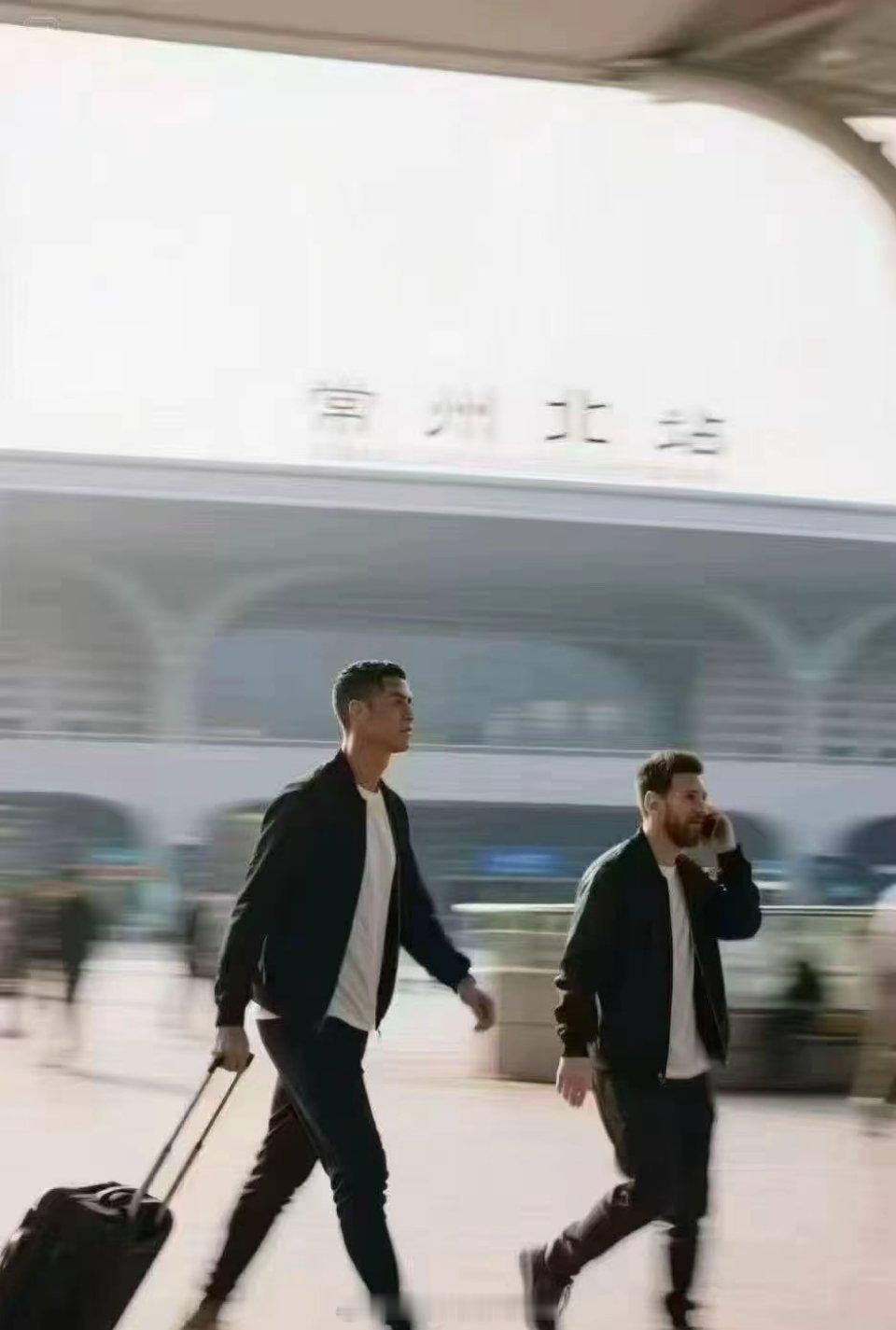 常州连比分都彩排了据说常州请的两个外援到了，一个来着阿根廷，一个来自葡萄牙[二哈