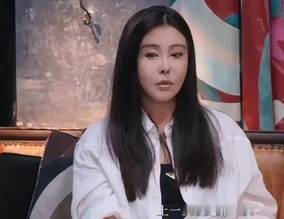 她笑着说出“就是那一次”，李诞秒懂了。
 
《互相关注》的录制现场，李诞问王祖贤
