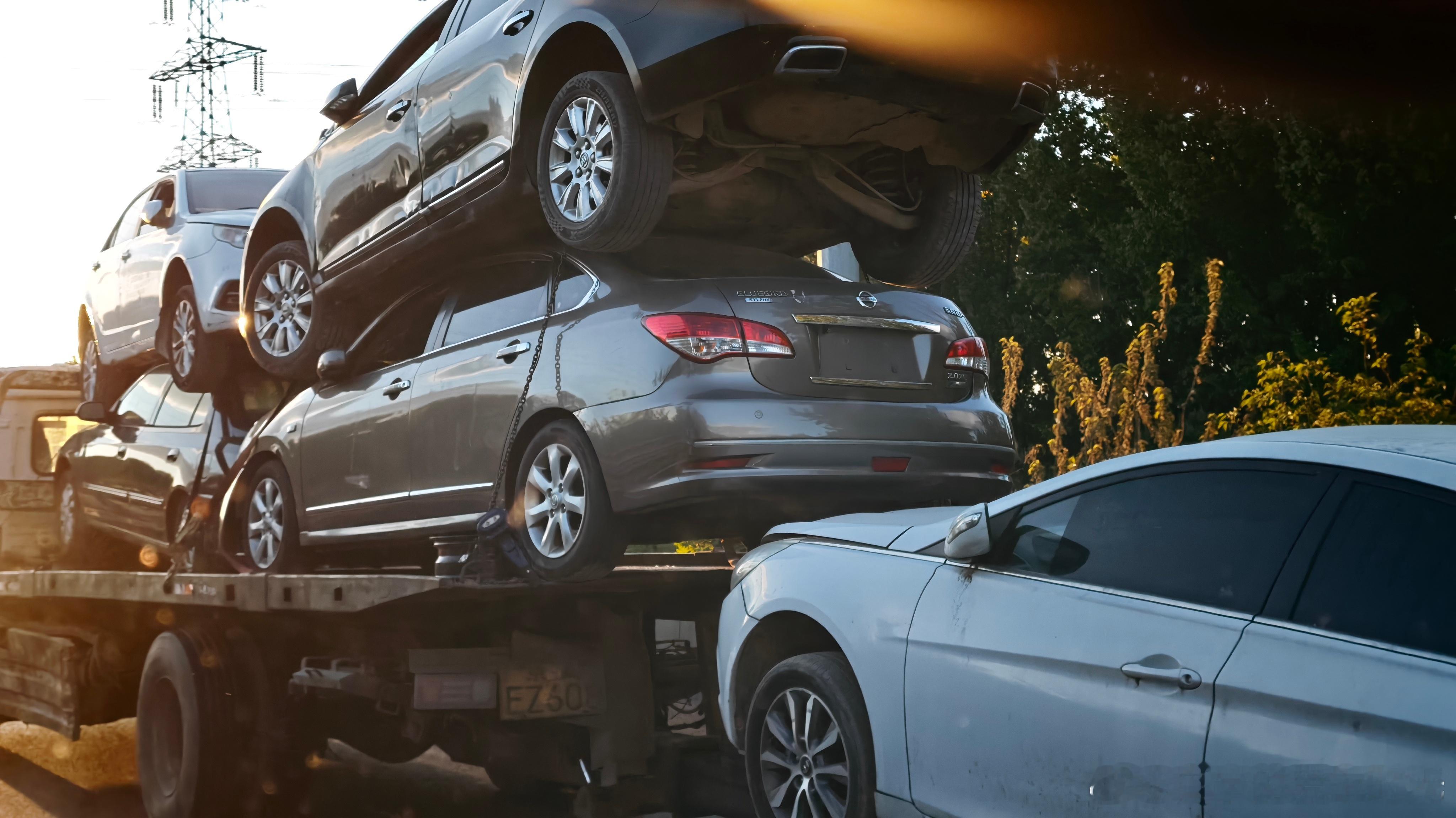 这些报废车别说巴基斯坦了，在美国都能卖5000刀以上一辆吧？ 