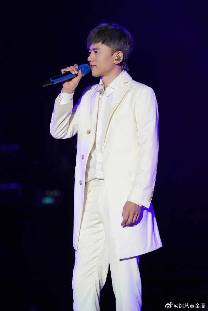 张杰鸟巢演唱会玩不过来了张杰未LIVE巡回演唱会 老歌新歌混搭，DNA全程疯狂跳