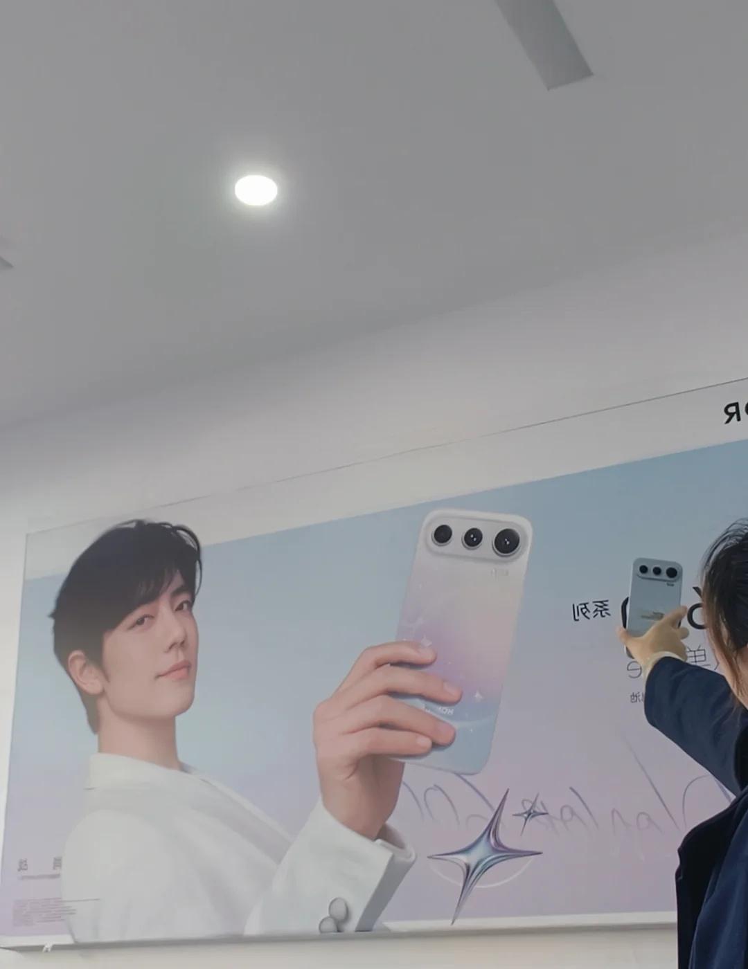 [点赞R]用上了 荣耀RobotPhone
[赞]用上了
荣耀RobotPhon