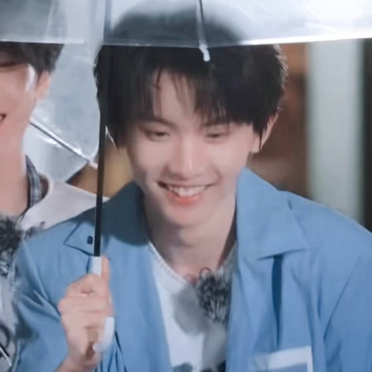 想一起淋雨🥺🤲🏻 
