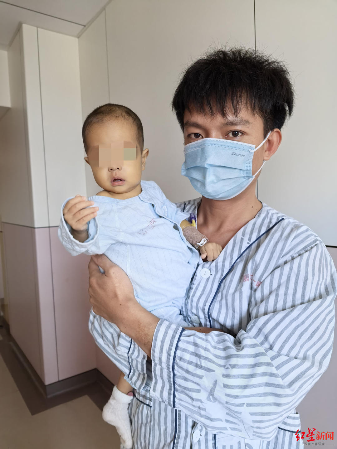 #11个月女婴肝硬化肚大如球#【11个月大女婴胆道闭锁致肝硬化肚大如球，90后父