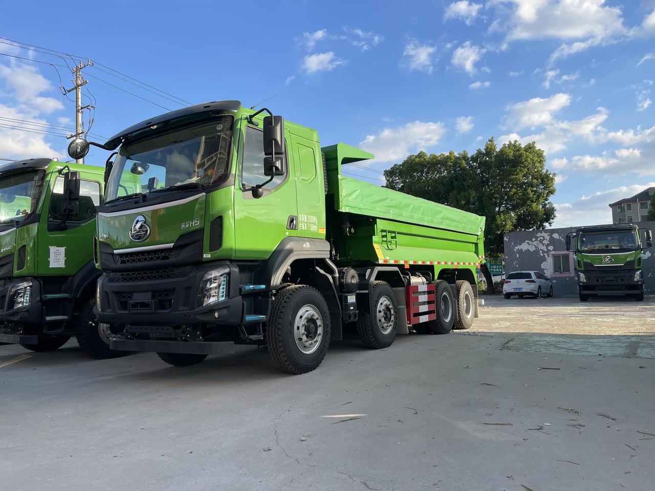 全勤高效更舒适！乘龙H5 8X4渣土车助卡友春季高效开工！它通过全浮悬置设计，实