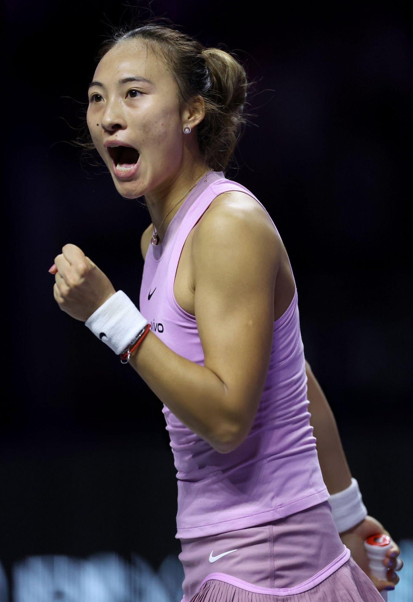 第二盘3-1了……加油加油！刚那个高压吓了我一跳。[笑cry]#郑钦文vs高芙#