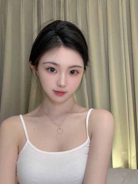 春天了，当然要试试轻透妆容