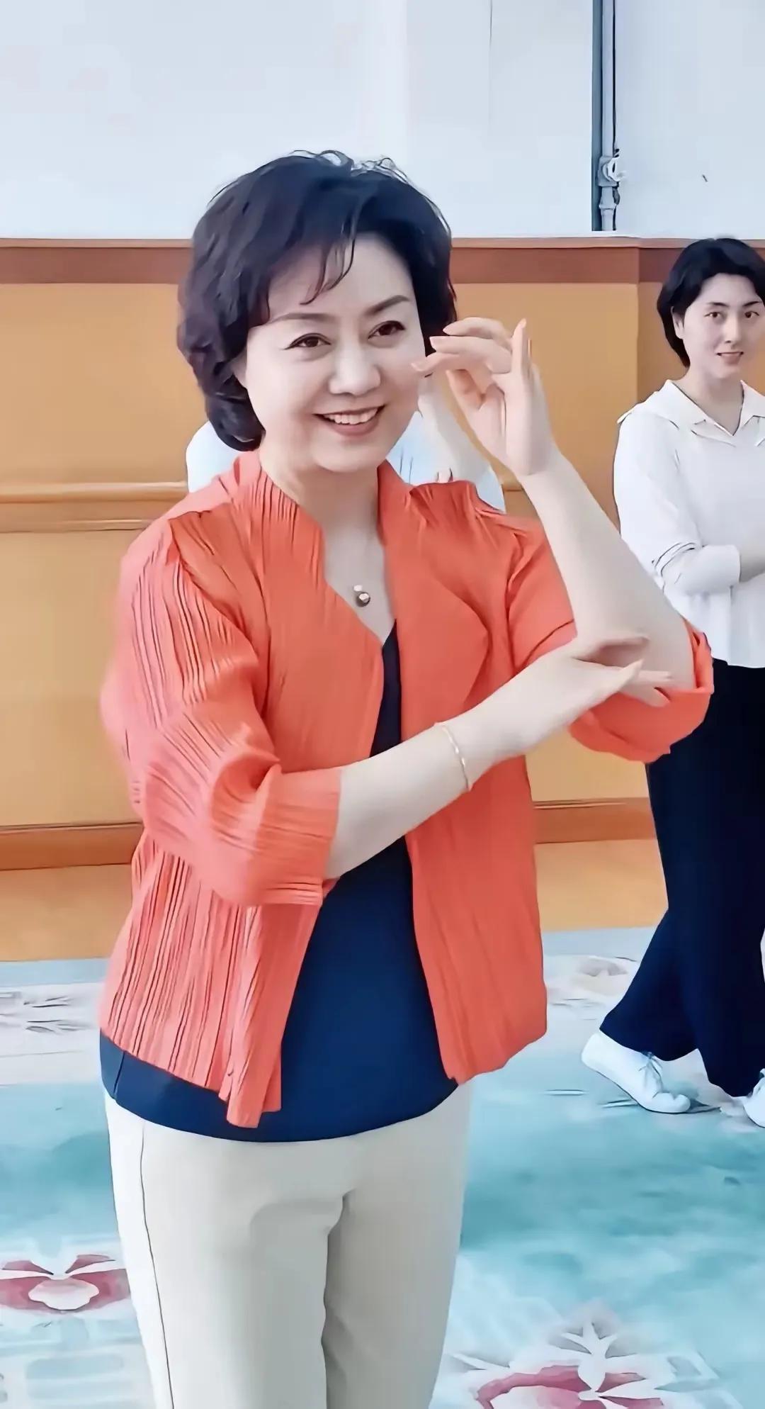 李胜素，号称“京剧第一美人”！人红是非多，传出许多“绯闻丈夫”，其实都是合作关系