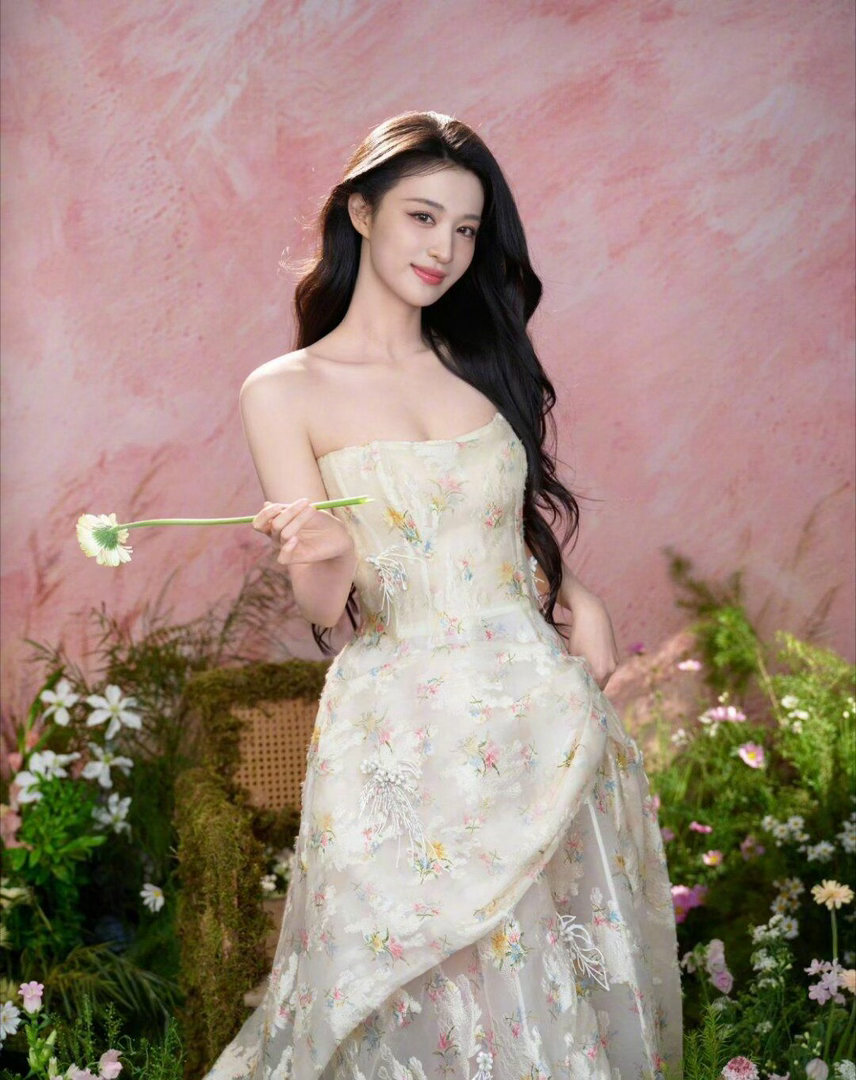 4月2日晚，原本要亮相《明月录》直播的王楚然，突然让所有人悬了心——工作室紧急发