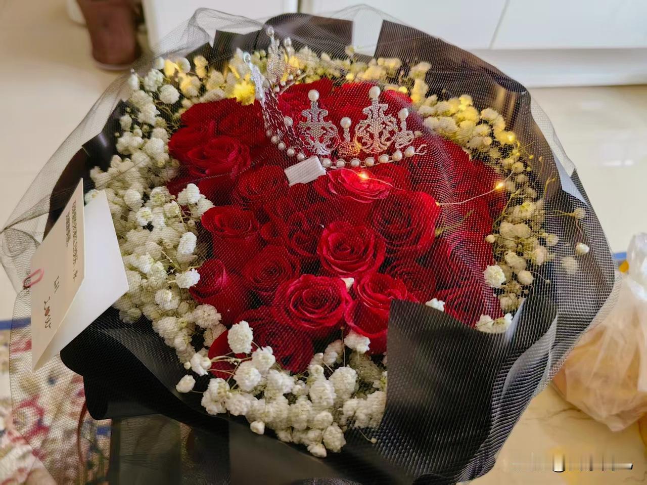 梦幻花束🌹🌹🌹💐💐💐 
三十三朵红玫瑰🌹满天星
感恩岁月里，最美的