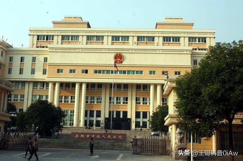 女子报警谎称被强奸，这种行为危害极大，通常会构成诬告陷害罪。
就像澳门那起“肉金