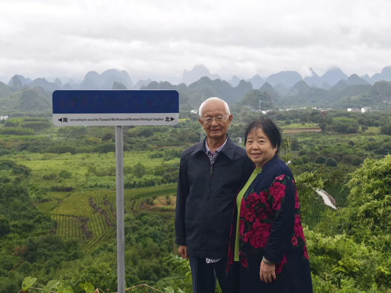我觉得今年中秋   国庆双节我们家特别大的收获    就是把广西的好山好水   