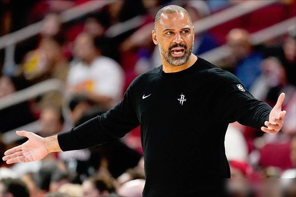 2025年夏天火箭玩得够狠。
砸七队交易挖来杜兰特，还刚给乌度卡续了六年6600