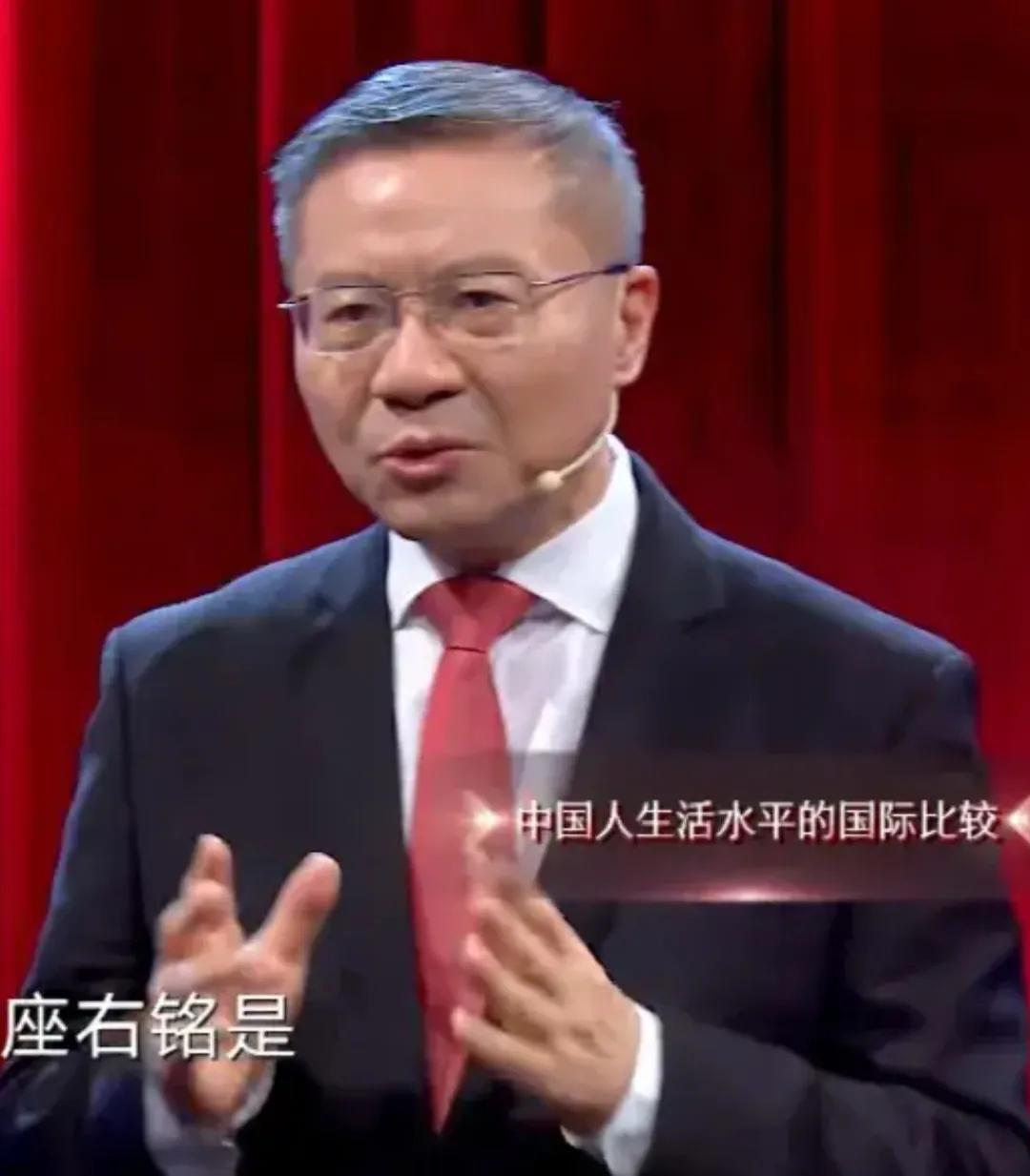 军帐书生为张维为教授高歌一曲。
军帐老先生对张维为先生提过很多意见。9月14日，