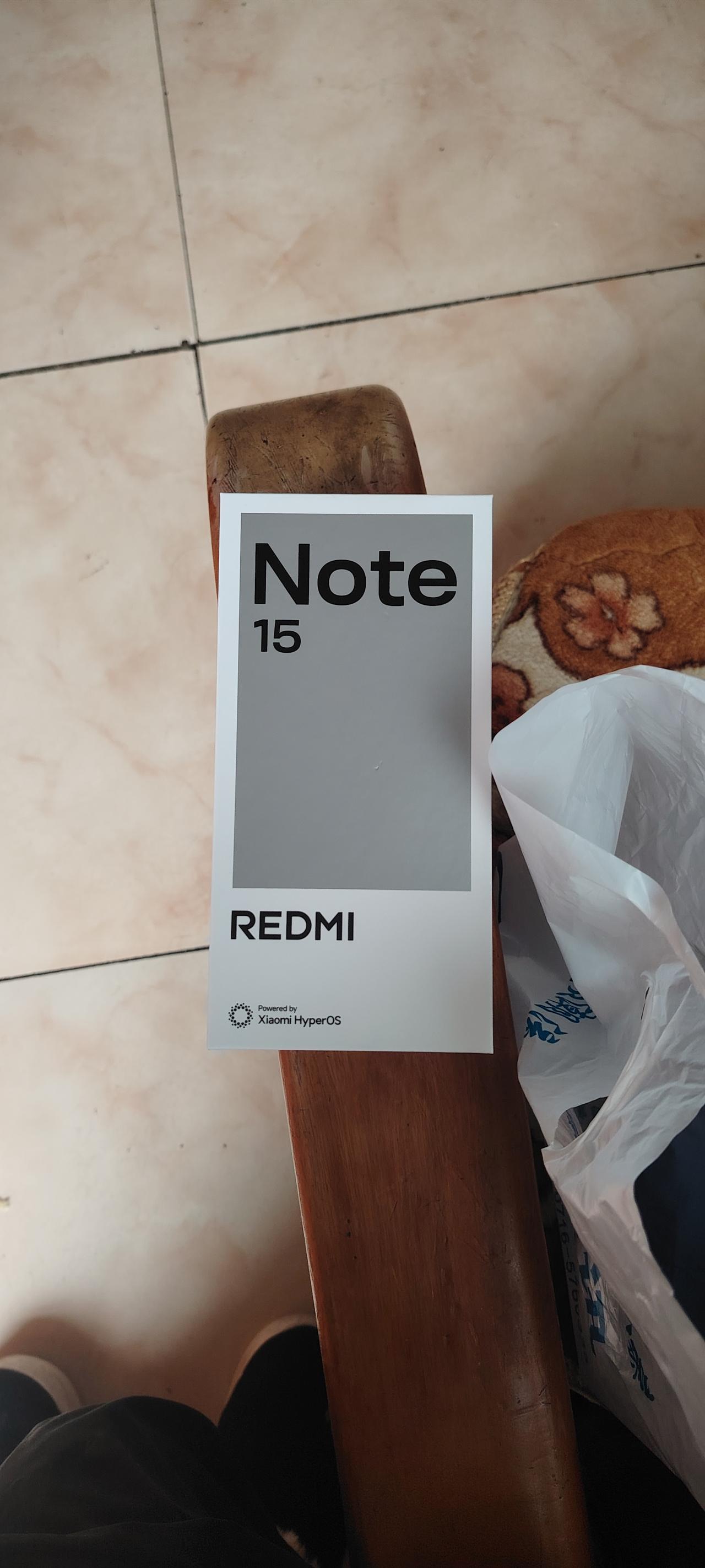 你的手机壳防摔吗？最先是我的手机从床头柜上两次掉下地，两天以后屏幕右侧出现一条紫