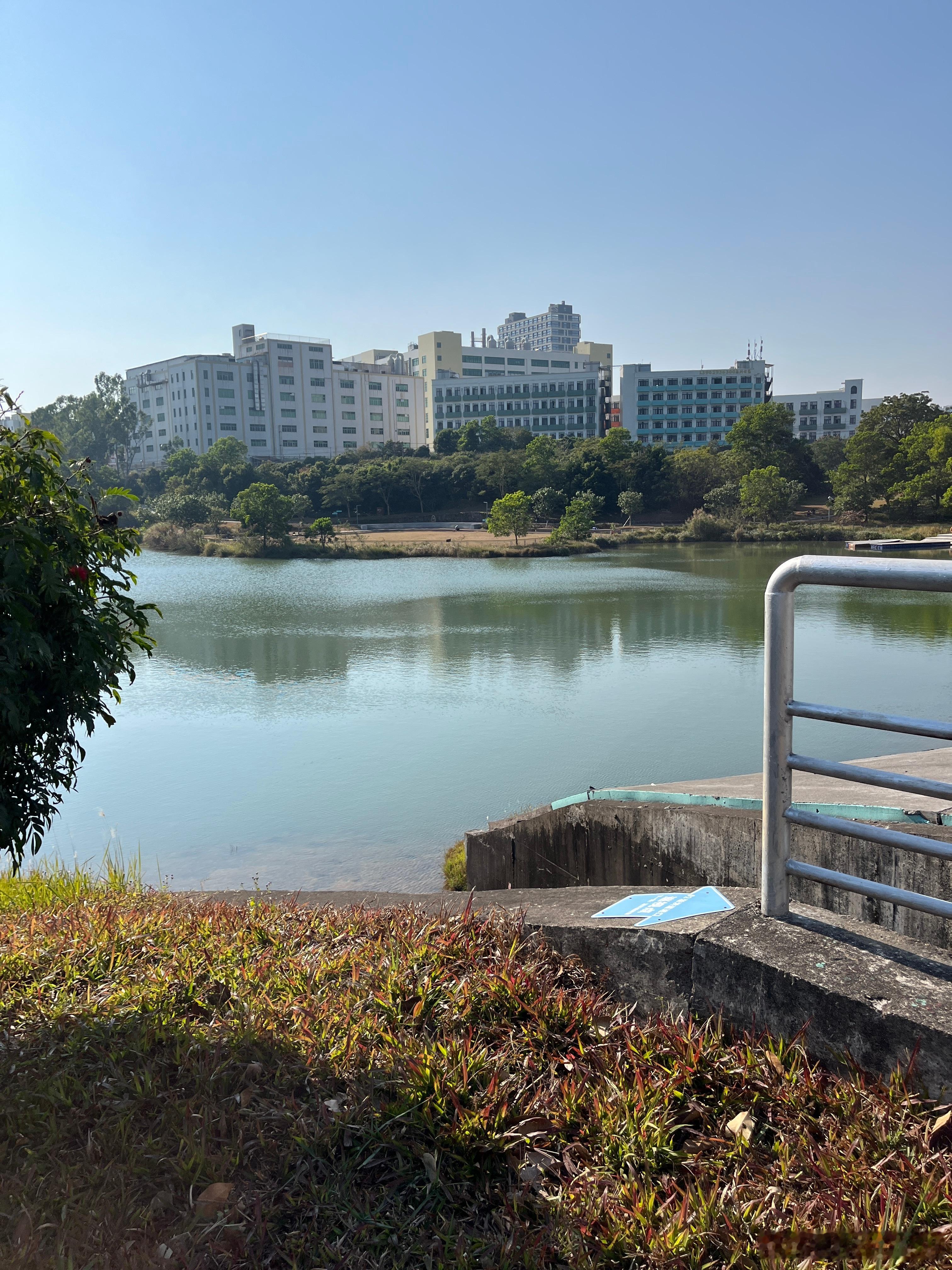 找到一个好地方，等柠宝放假带她过来看看，风景优美，还是免费的，离我们也很近，真好
