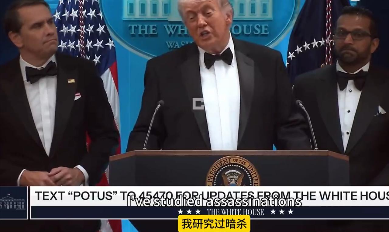 川普：我研究过暗杀。

当记者问川普，为什么会多次遭遇暗杀？

川普说出了上面的