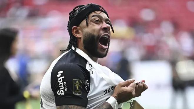 据报道，科林蒂安管理层向德佩提供了每月250万雷亚尔（约合42.85万欧元）的薪