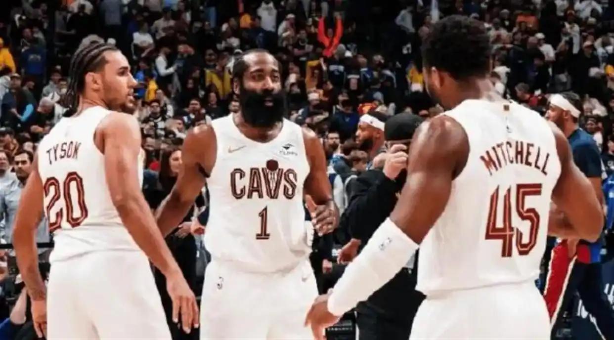 哈登的威力，来了骑士后，骑士三连胜。这一场面对奇才，更是帮助骑士大胜对手。哈登的