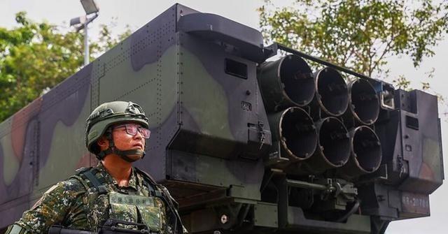 美国刚砸111亿把海马斯、标枪堆进台湾搅乱台海，咱们转头就把无人机、雷达送到美国