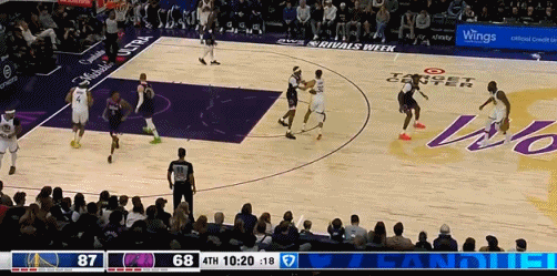 手感来了挡不住！库里也打疯了！
在今天NBA常规赛勇士对阵森林狼的第四节比赛中，