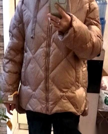 我老公昨天给我买了件MaxMara。
不是我跟他要的。
是我上周路过橱窗，就多看