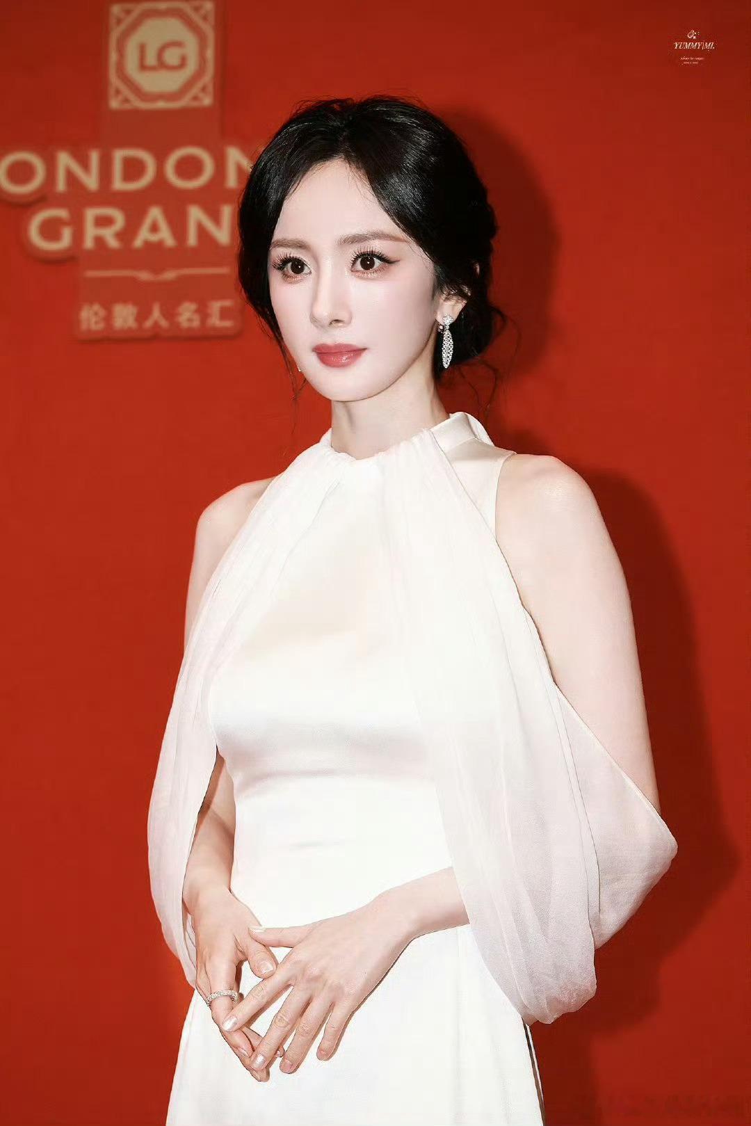 杨幂VogueFilm红毯神图 ​​​