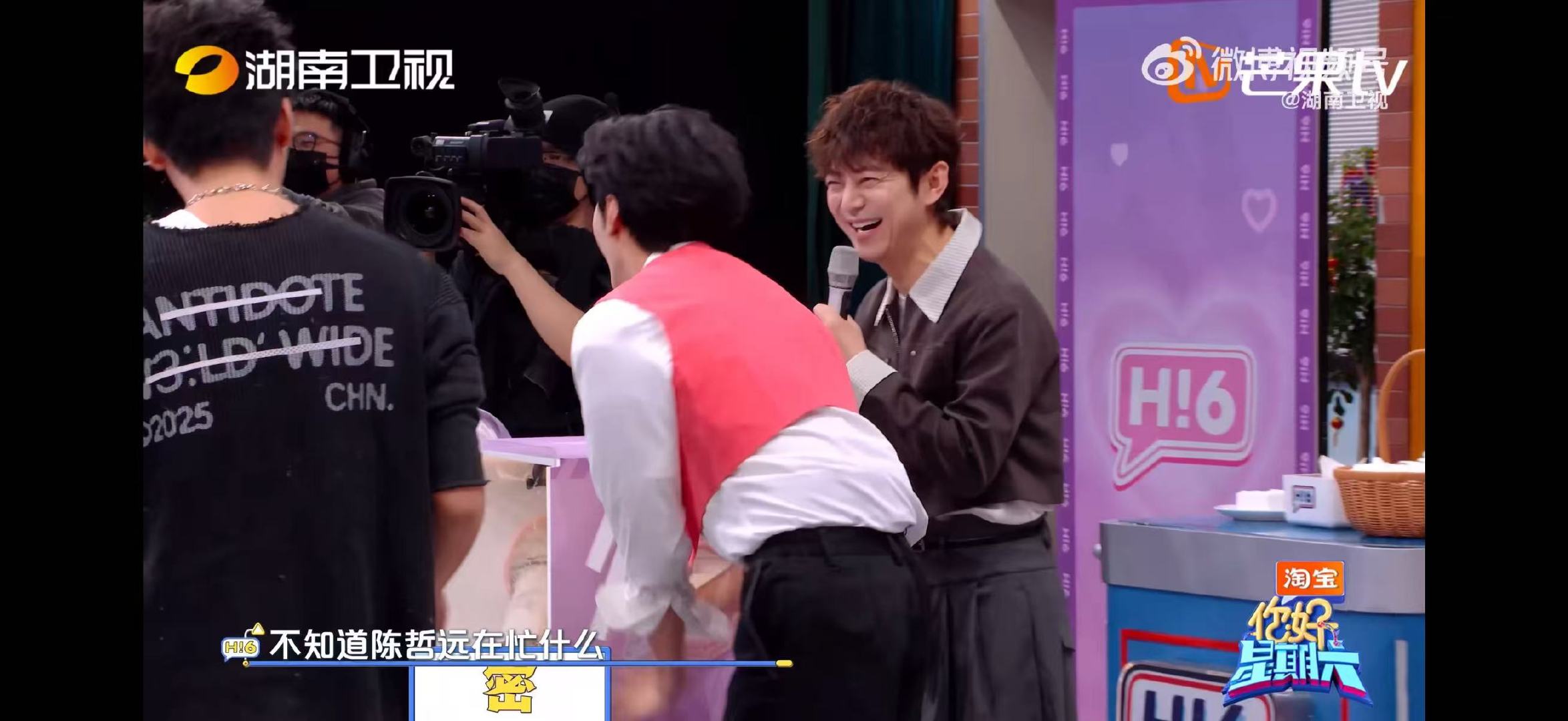 陈哲远玩游戏像摸电门离开陈哲远谁还逗我笑啊你好星期六看陈哲远玩恐怖箱太欢乐，手一