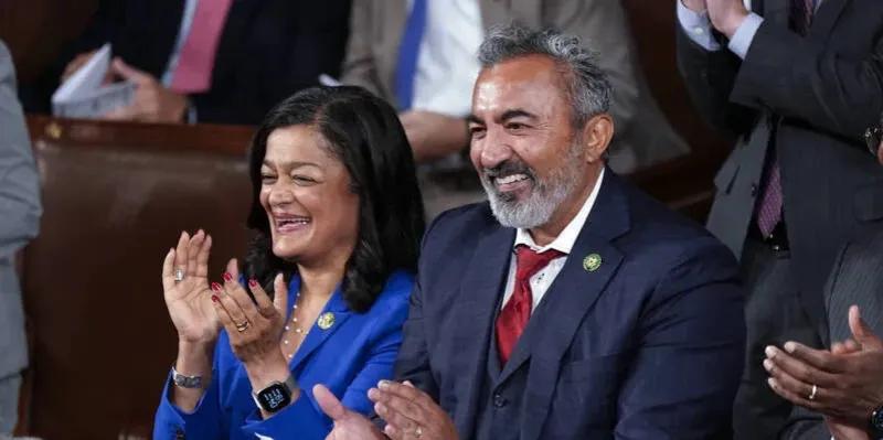 【美国会窜访团又再一次窜台？美国一边坚持一个中国原则，一边又搞事！】
根据岛内媒