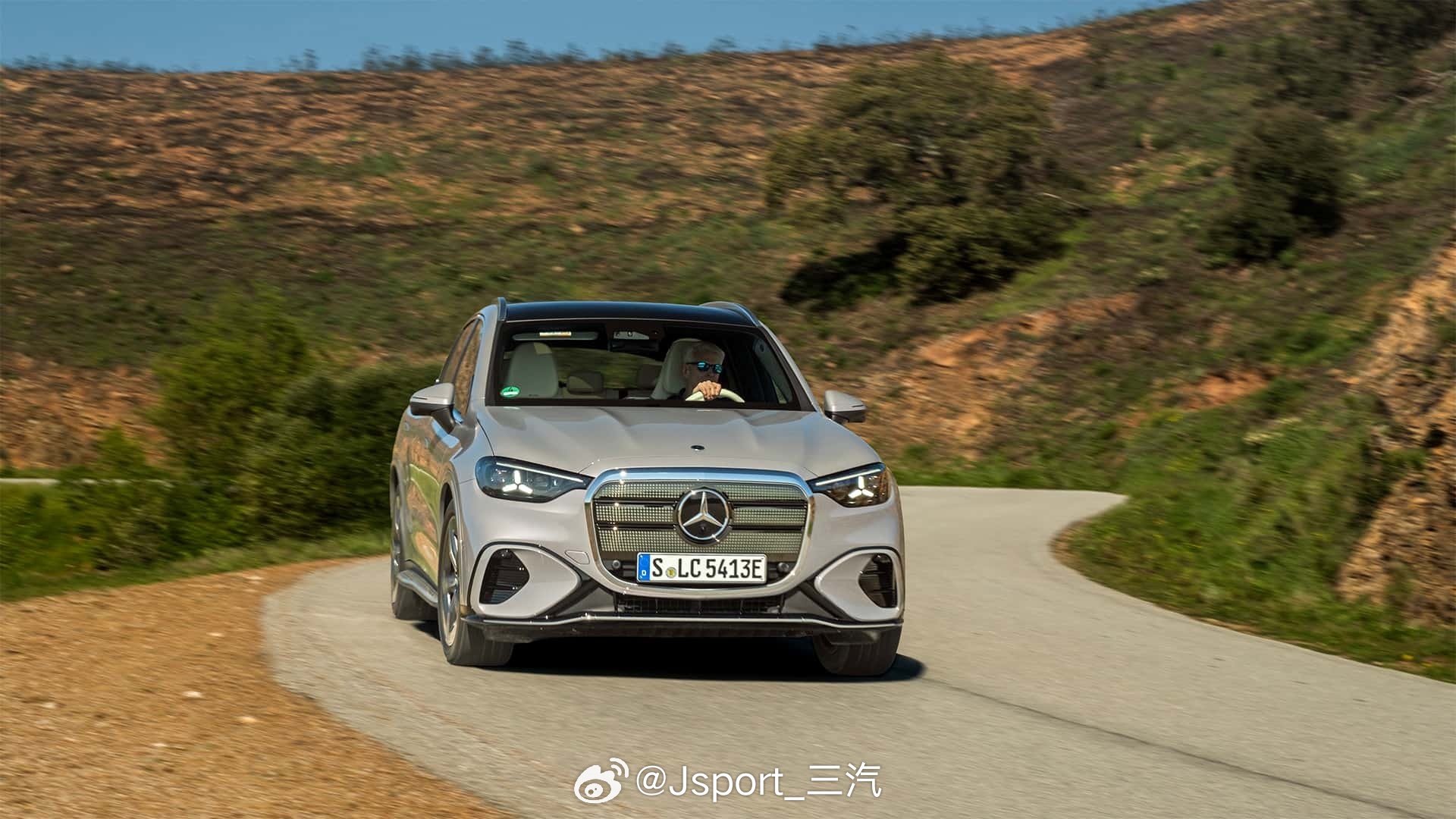 GLC奔驰 新GLC,纯电这侧面看起来还比较保守和奔驰，和IX3比没那么激进 这