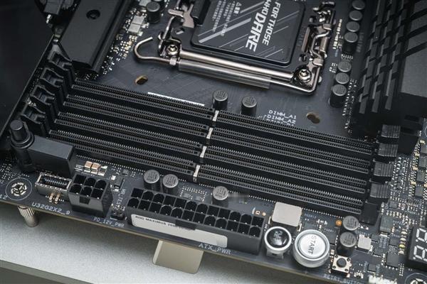 [捂脸][捂脸]我勒个豆！太逆天了吧！DDR5价格将涨15%，DRAM市场迎来十