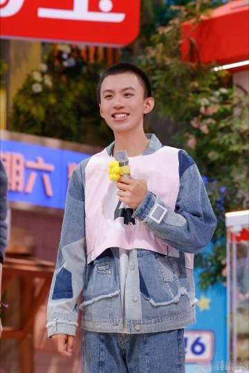 #付航红毯再现passion# 咱都这么帅了，以后还吃香蕉吗[笑cry] ​​​