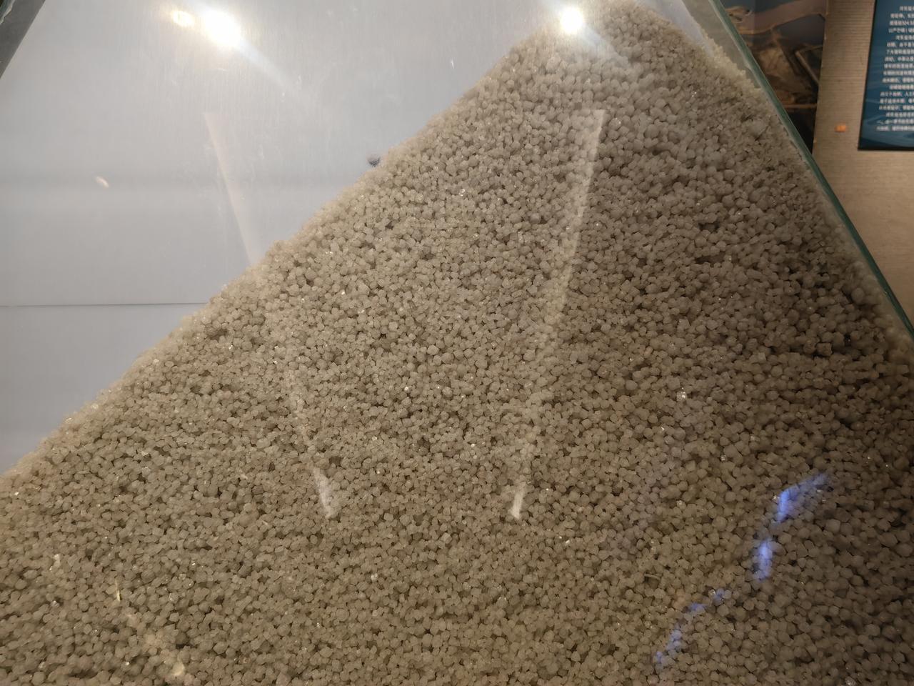 盐池的产品，冬产硝，夏产盐，百闻不如一见，都是重要的化工原料。温度的变化，溶解度