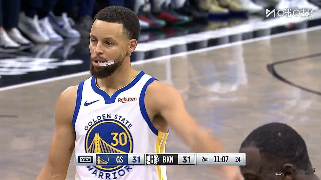 库里5记三分球27分，巴特勒21分，背靠背勇士队客场120-107战胜篮网队，小