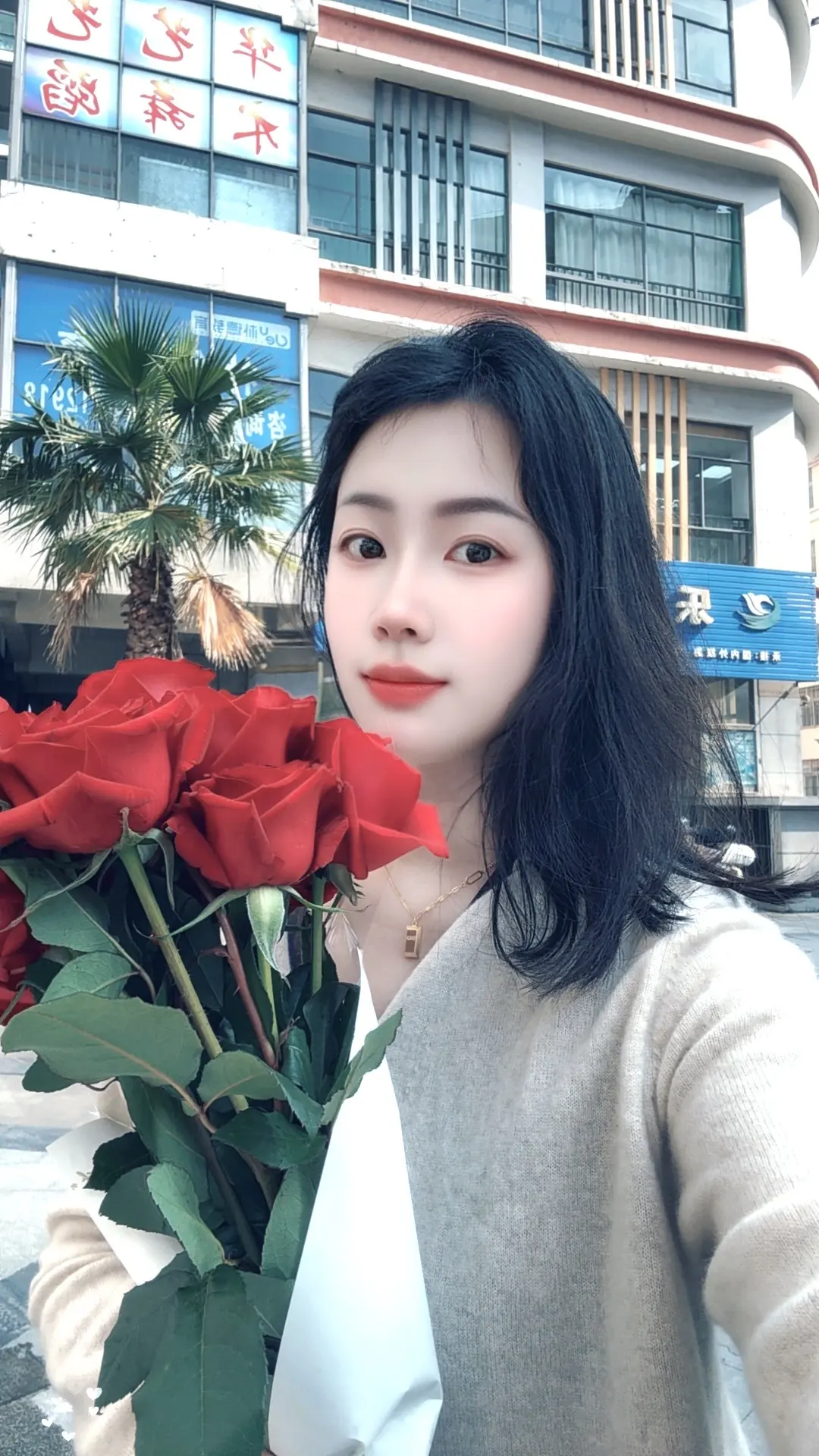 谁说玫瑰只能收，也可以随手买一把