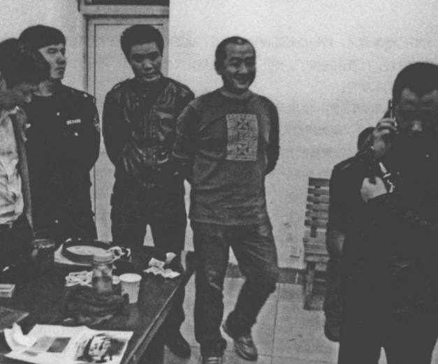 2011年，靠炒期货身价飙升到3亿的富豪，在女儿满月酒当天被抓，只因他是9年前，
