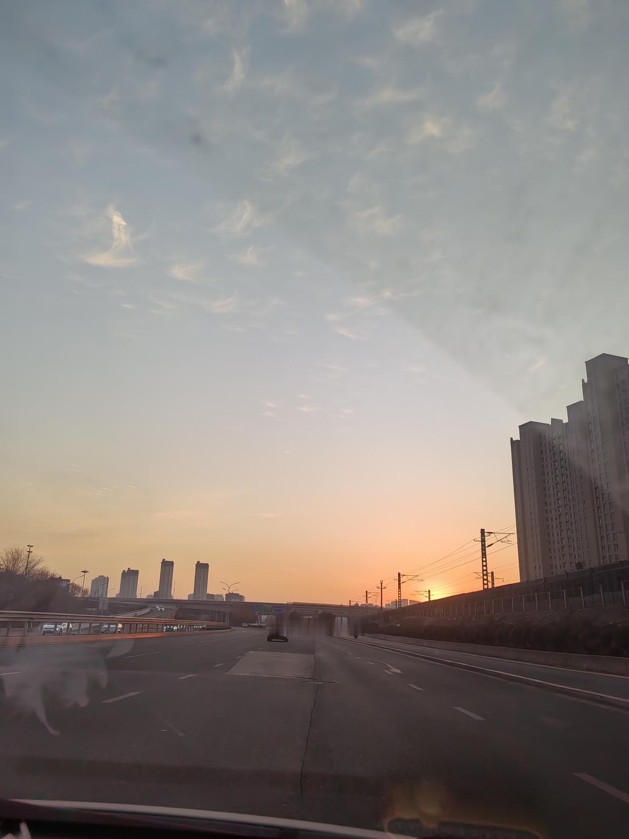 你有没有在工作或生活中，因为没“抬头看路”走了弯路，或是因“埋头做事”收获了惊喜