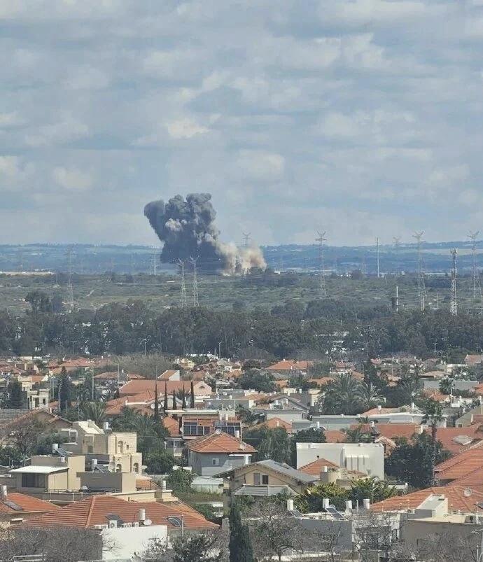 3月26日，据社交网站报道，近日，伊朗导弹击中以色列哈代拉一座发电厂，导致该地区