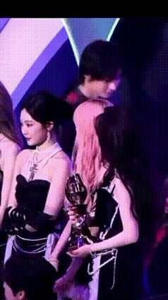 其实这个时候两个人就有苗头了吧？吉赛尔将太郎恋情吉你太美